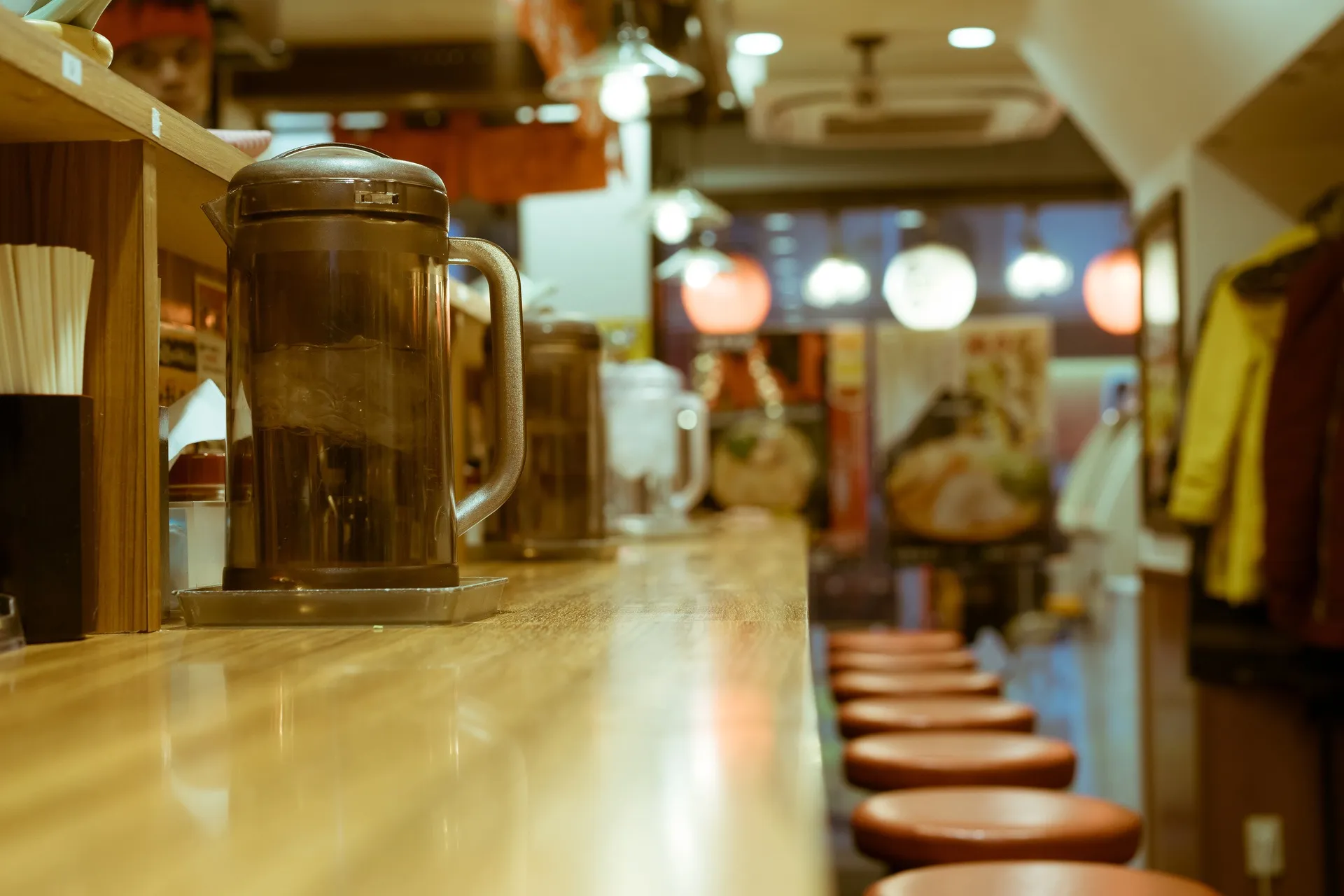 カウンター席のある店内の雰囲気